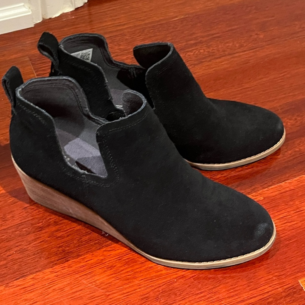 Tom’s Kallie Wedge